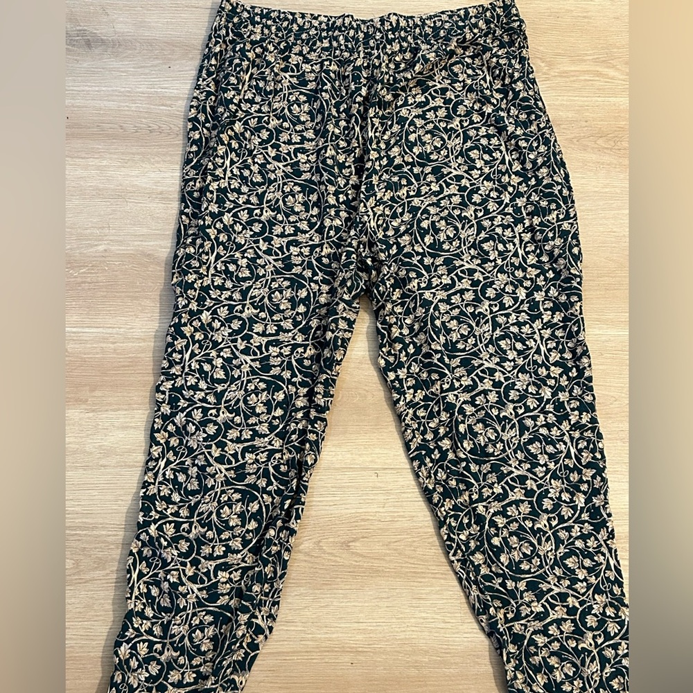 Green Elastic Print Pants
